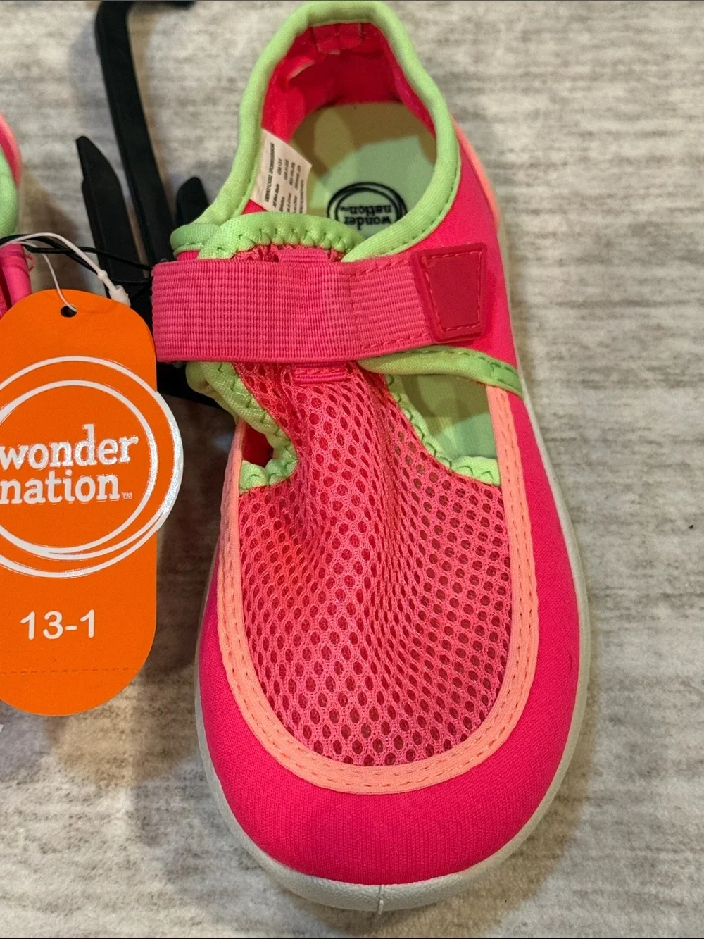 NWT Youth size 13-1 Girls' Pink Mesh Water Shoes